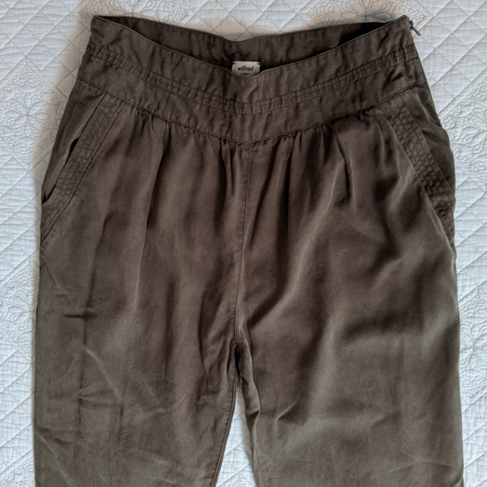 Aritzia Wilfred Casbah high-waisted Pants.